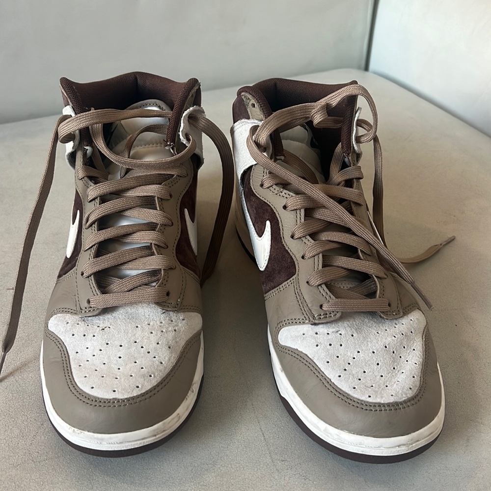 Nike Dunk High Light Chocolate Size 9